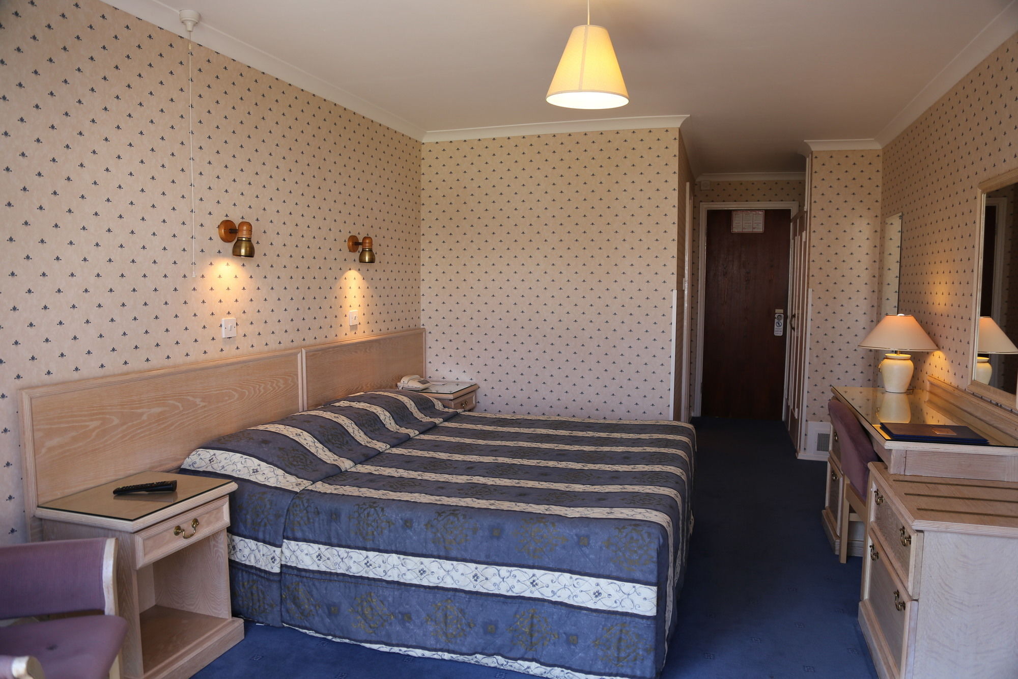 Beausite Hotel Grouville Экстерьер фото